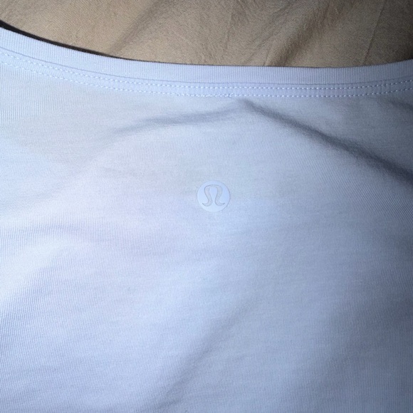 Lululemon Back In Action Short Sleeve - Picture 2 of 3